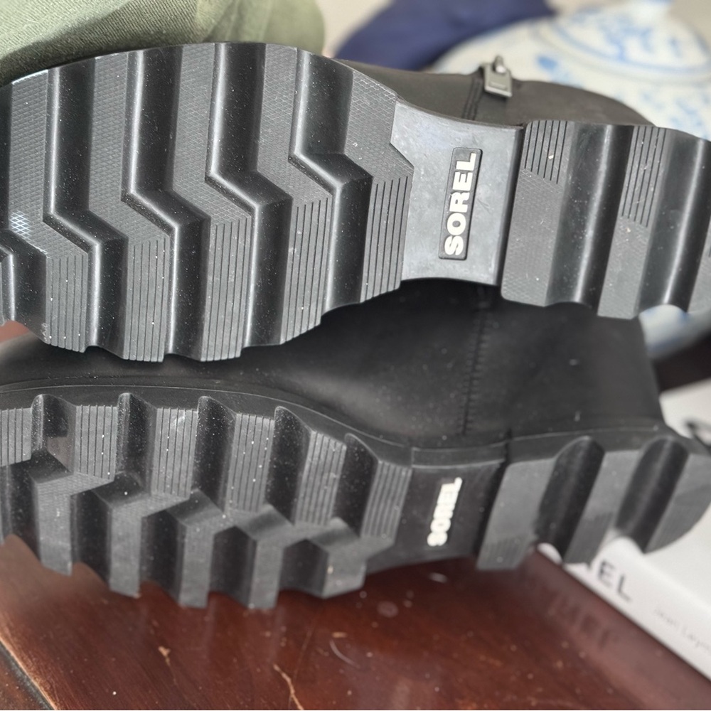 SOREL NWOT Women's Joan Of Arctic™ Wedge II Zip Bootie
Black Womens sz 12 - Picture 7 of 7